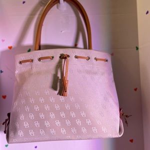Dooney & bourke hand 💼
